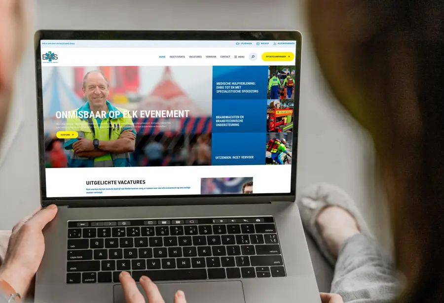 laptop met website van Event Medical Service op beeld