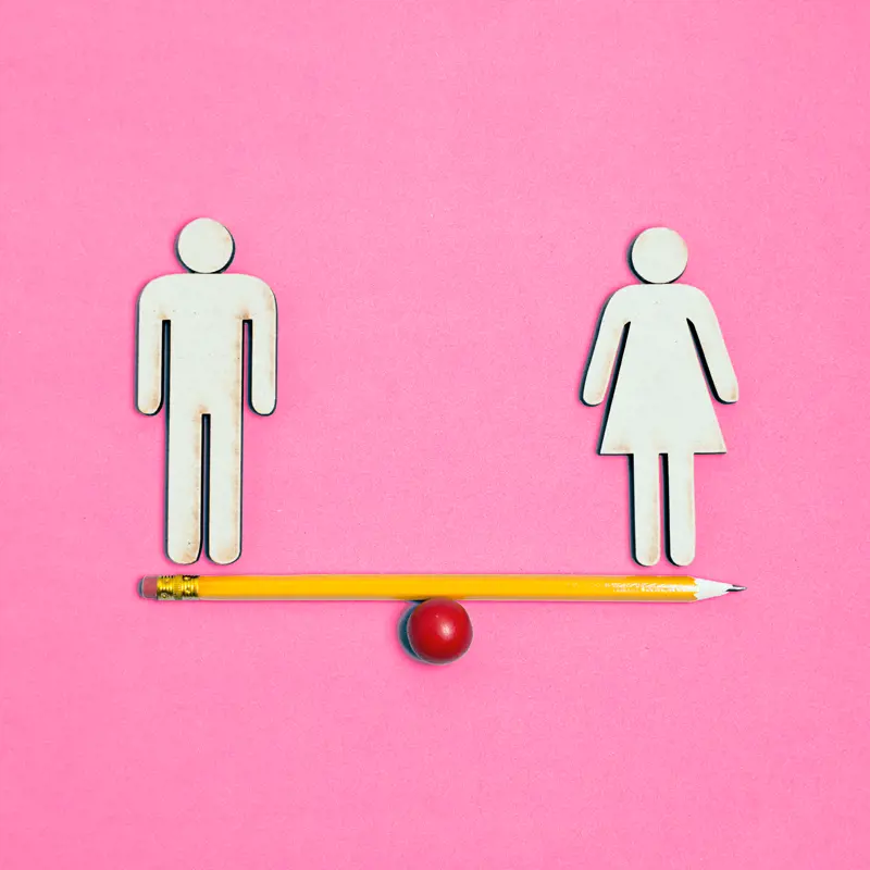 afbeelding man en vrouw icoon balancerend op potlood met balletje in het midden op een roze achtergrond