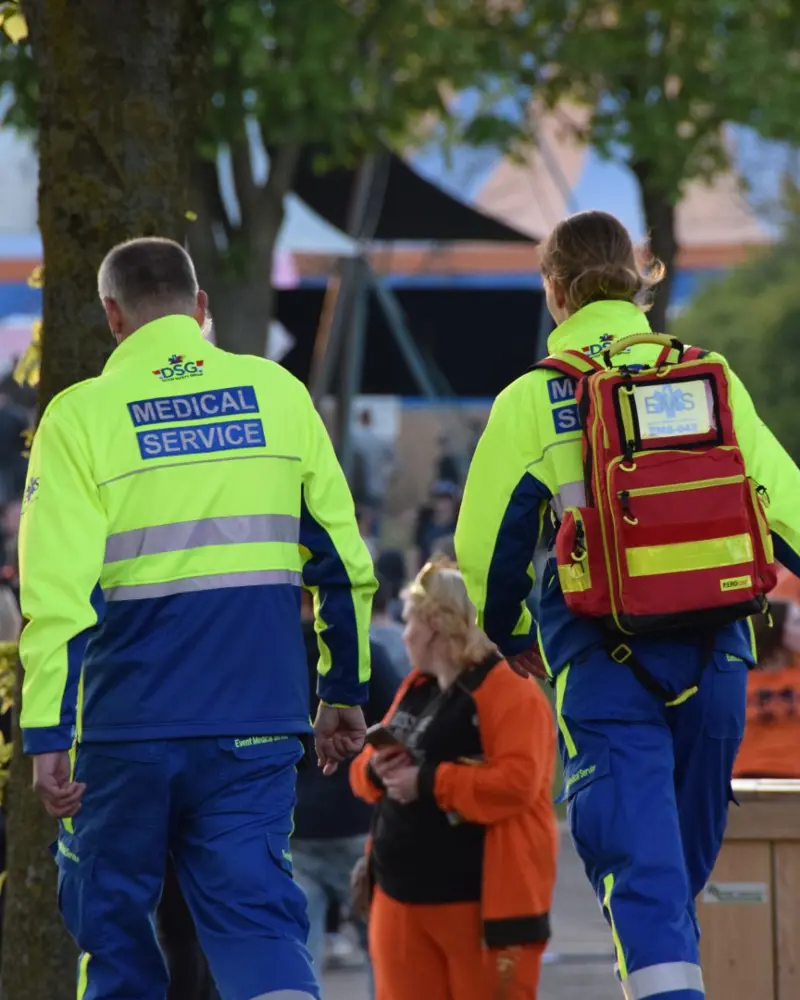 Event Medical Service medewerkers op een festival terrein